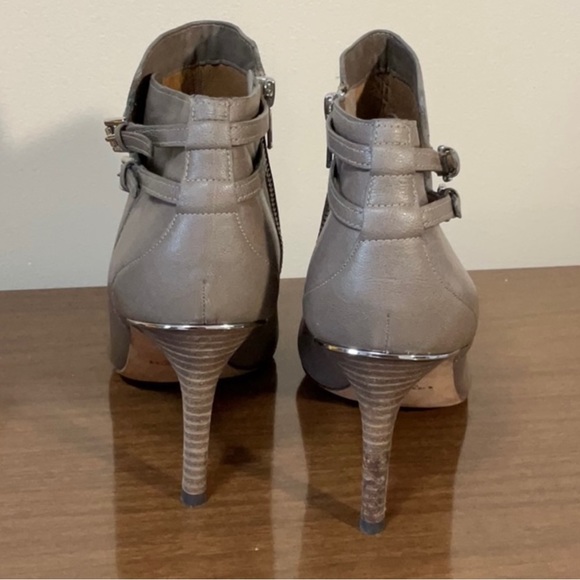 Authentic Coach Daphne Stiletto Leather Ankle Bootie. Size 11 - Picture 4 of 12